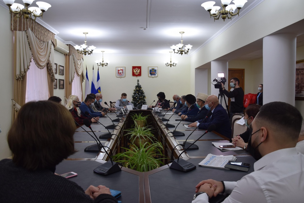 23 декабря в мэрии Симферополя состоялось подведение итогов работы с национально-культурными автономиями за 2020 год