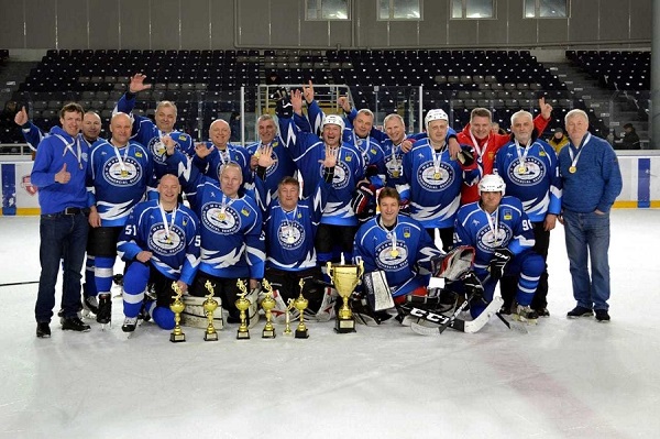 Хоккейная команда «Торговый порт» стала победителем  Ночной хоккейной лиги в дивизионе «Любитель 50+»