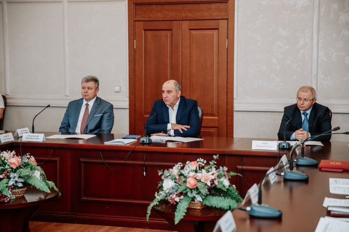 Вопрос организация охраны школ Карачаево-Черкесии рассмотрели на заседании АТК под председательством Рашида Темрезова