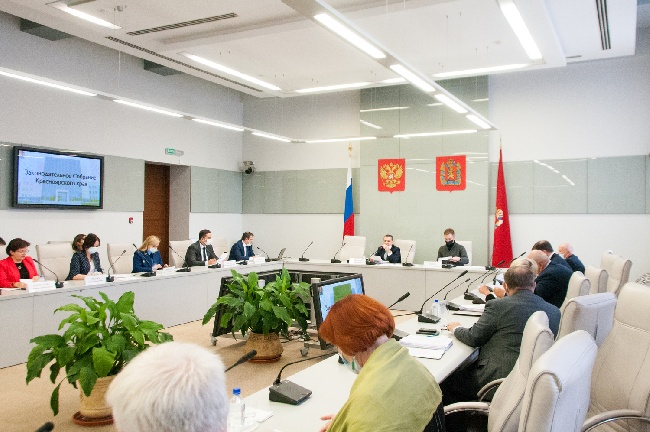 Парламентарии Красноярского края согласовали дополнительные траты на здравоохранение и социальную сферу в размере около 15 миллиардов рублей