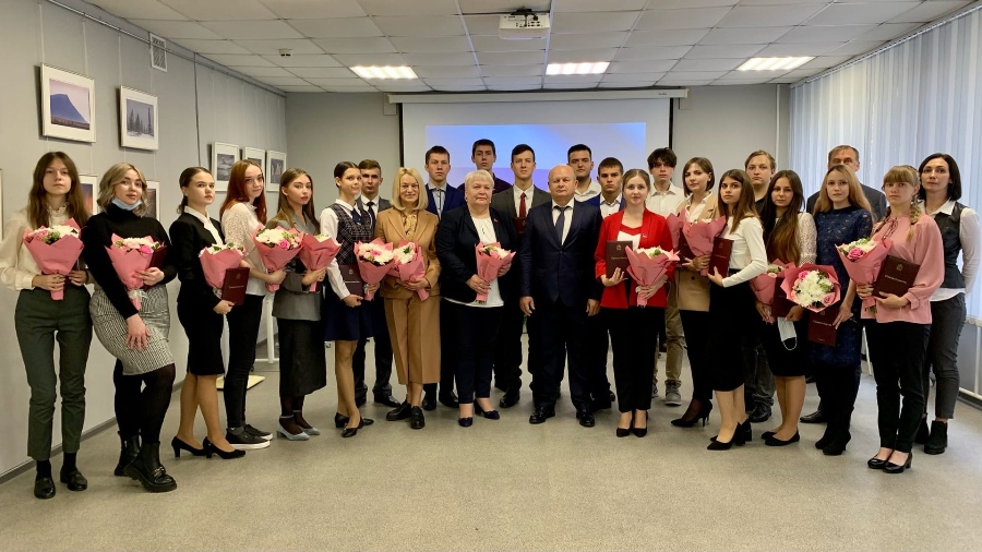 Лучших студентов техникумов и колледжей Красноярского края наградили именными стипендиями