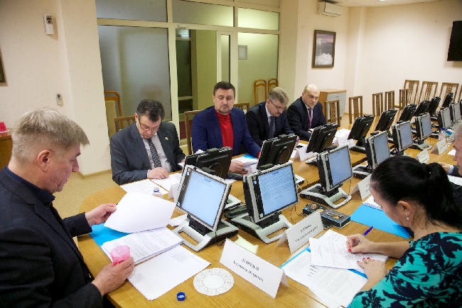 Программу развития транспортной системы обсудили красноярские парламентарии