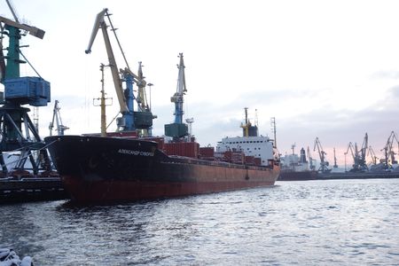 Мурманский морской торговый порт увеличил объемы обработки каботажных грузов