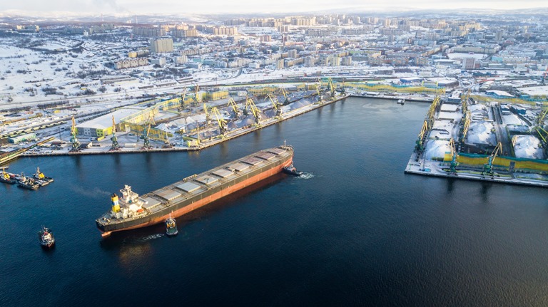 Крупнейшая стивидорная компания в Арктической зоне РФ Мурманский морской торговый порт обновил собственный рекорд грузооборота