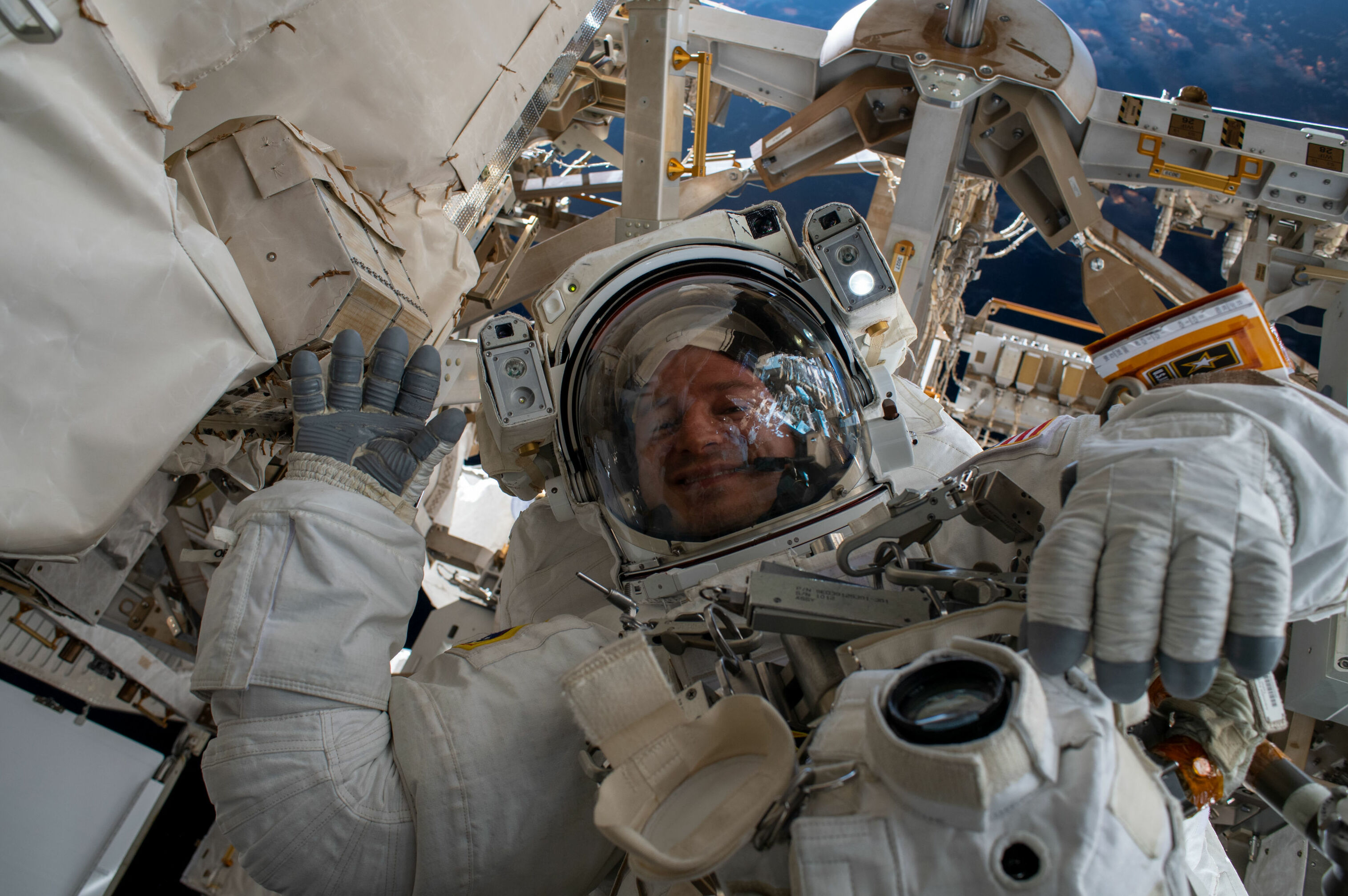Российские космонавты установят рекорд по количеству выходов в открытый космос в 2021 году