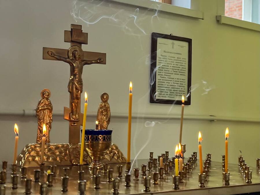 svechi v tserkvi