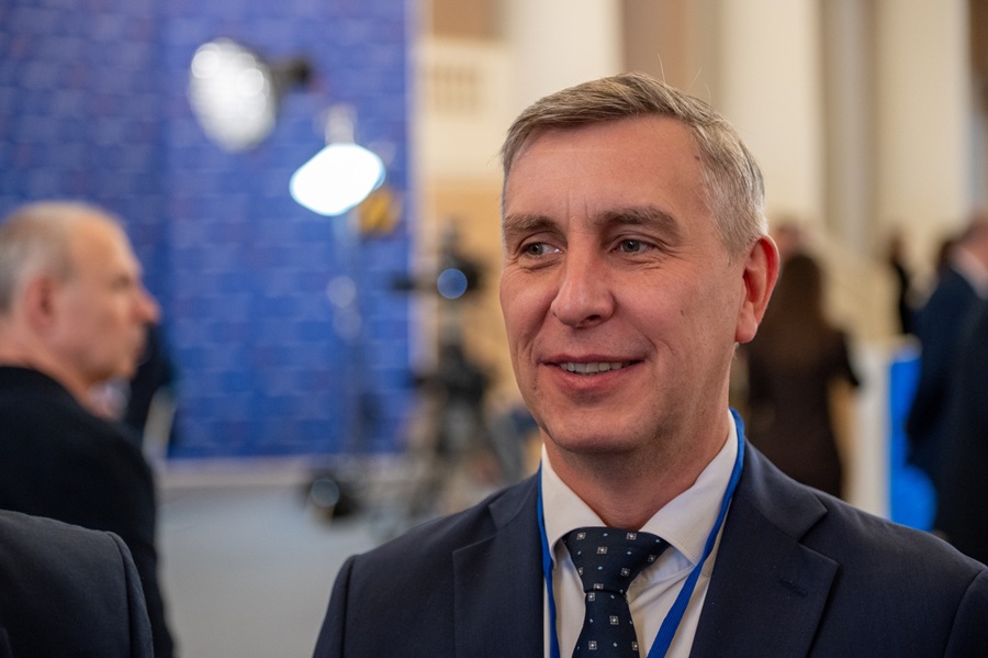 320299940280426 2445